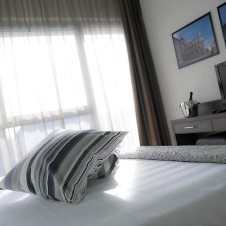 Blu Arena Hotel Montecchio  エクステリア 写真