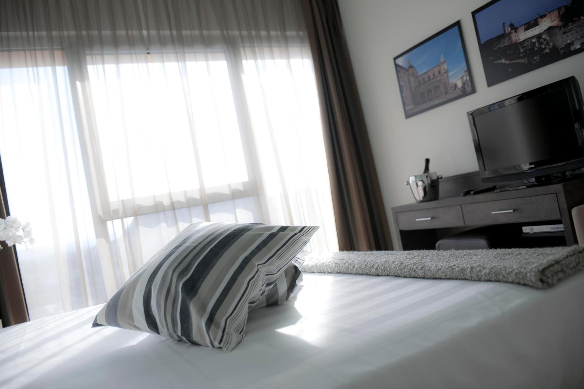 Blu Arena Hotel Montecchio  エクステリア 写真